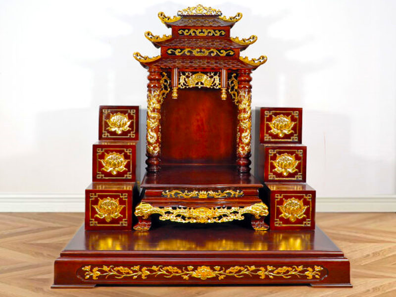 Bàn thờ thần tài mái chùa